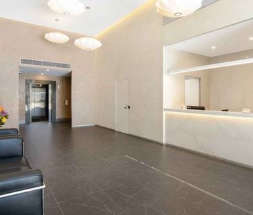SPECTACULAR SPACE, STYLE AND PANORAMAS - Photo 6