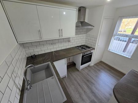 2 bedroom flat to rent - Photo 4