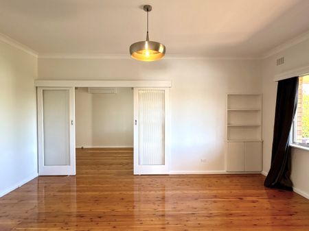 SOUTH TAMWORTH - Renovated 3 Bedroom Home - Photo 2