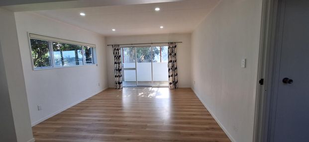 Stunning 5-Bedroom Home with Sea Views at Rothesay Bay - Photo 1