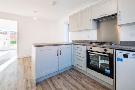 3 bedroom semi-detached house to rent - Photo 5