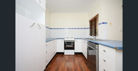 Fully Airconditioned - No Carpet - Rear Access - Large Corner Block - Photo 2