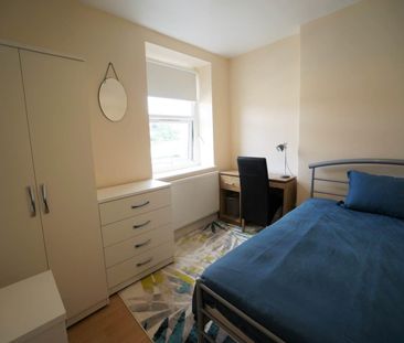 Flat 2, 67 High Street - Photo 1
