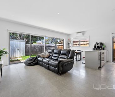 3 BEDROOM FAMILY HOME - Photo 1