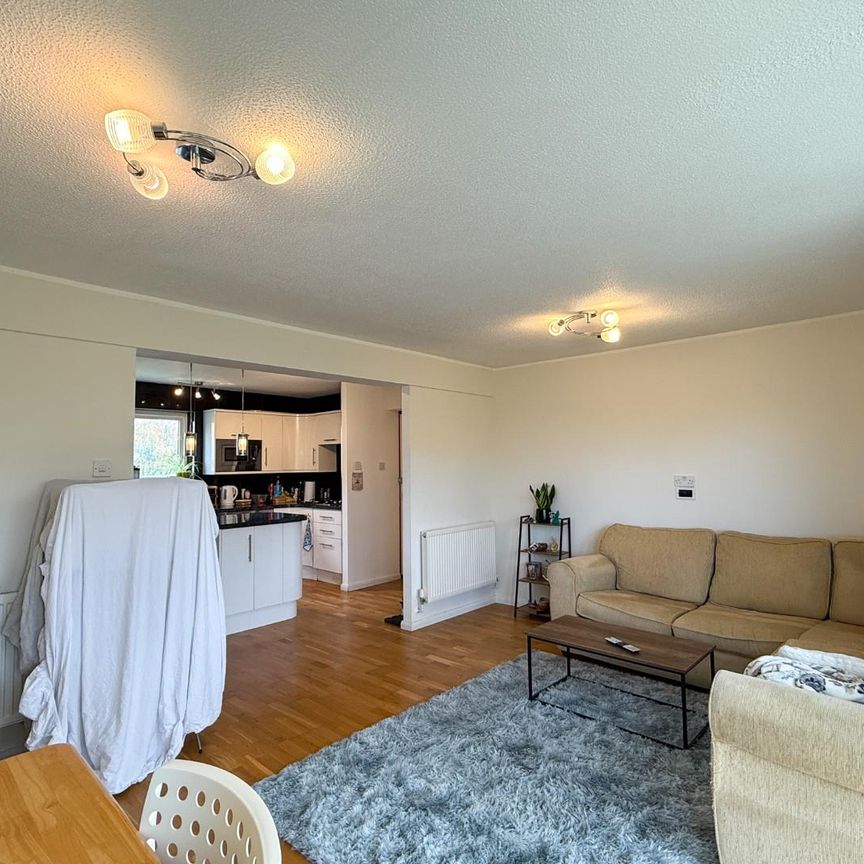 Bishops Court, Trumpington, Cambridge - Photo 1