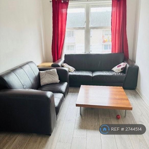 3 bedroom flat to rent - Photo 1