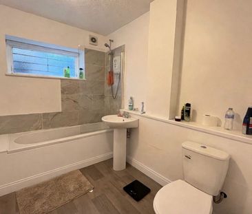 London Road South, Lowestoft - Photo 5