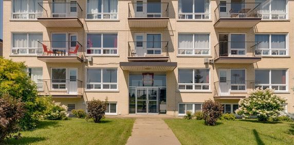 2 Bedroom Available At 2415 Chemin Sainte-Foy, Quebec City - 2415 Chemin Sainte-Foy, Quebec - Photo 2