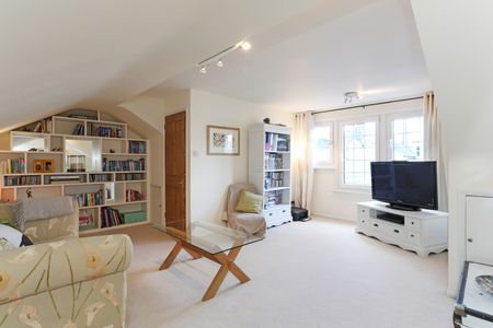 2 Bed Flat, Galveston Road, SW15 - Photo 2