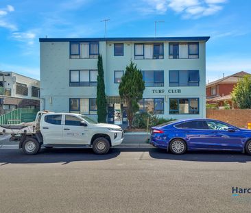 Stylish One-Bedroom Apartment in Prime Location - Photo 6