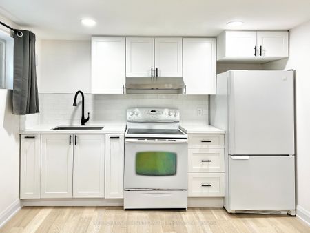 For Lease - 2 Pannahill Road Unit# Room 2, Toronto, Ontario - Photo 3