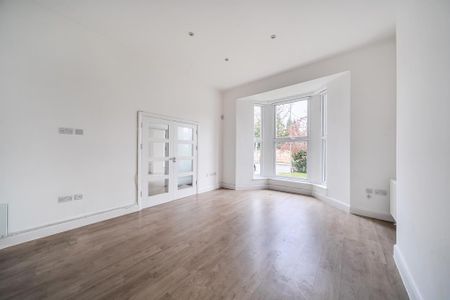 5 bedroom semi-detached house to rent - Photo 2