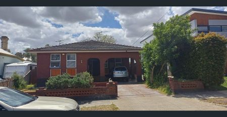 House in North Perth - Photo 5