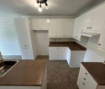 JOLI 4 1/2 À LOUER À MASCOUCHE DISPONIBLE IMMÉDIATEMENT - Photo 3