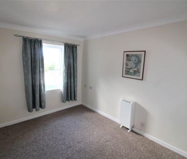 1 bedroom retirement property to rent - Photo 3