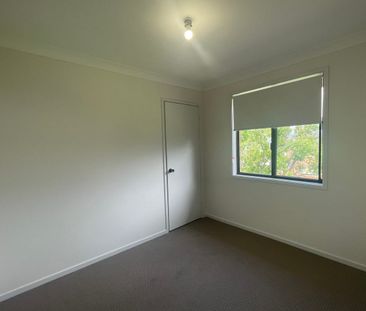 Spacious 4-Bedroom Family Home! - Photo 5