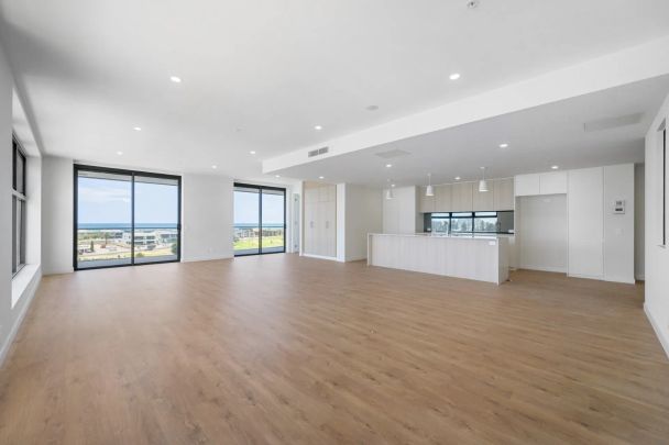 Brand New Three Bedroom Apartment with Breathtaking Views - Photo 1