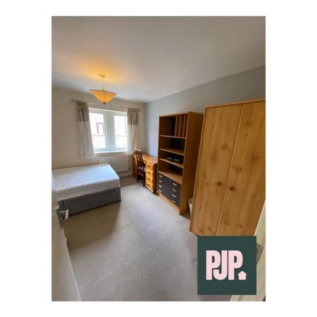 4 bedroom flat share to rent - Photo 3