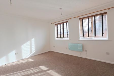 Bowls Court, Chapelfields, Coventry, CV5 - Photo 4