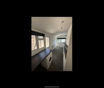 2 Bed Terraced House, Oak Road, BS7 - Photo 3