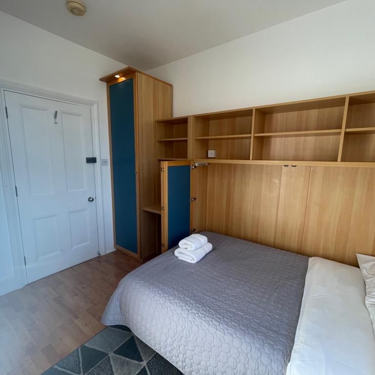 Flat 317 Fulham Palace Road, Fulham W6 9HH - Photo 1