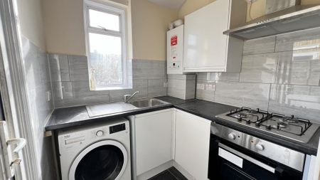 3 bedroom terraced house to rent - Photo 5
