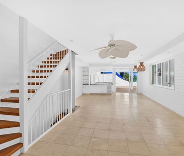 Beachside Villa with Ocean Views – Exclusive Eastern Albatross Aven... - Photo 6