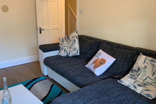 Kimble Road, LONDON - Photo 1