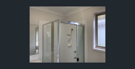 FOUR BEDROOM FAMILY HOME - GREAT LOCATION - Photo 4