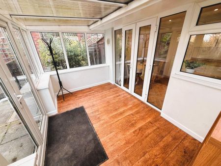 3 bedroom semi-detached house to rent - Photo 5