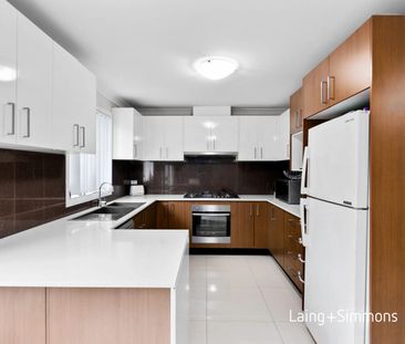 Modern four-bedroom home in convenient location - Photo 5