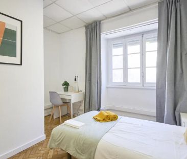 Room in a shared 7-bedroom apartment for rent in Lisbon, all bills ... - Photo 3