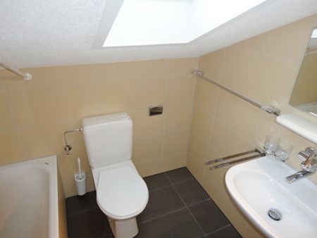 Moderne 2-Zimmer-Dachwohnung - Foto 2