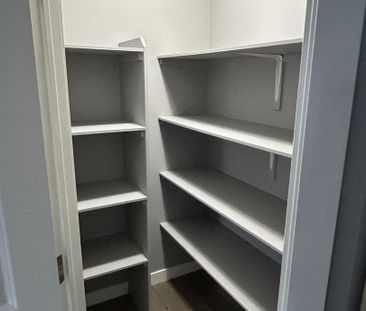 Evergreen - 3 Bedroom/2 Bathroom Upper - 507 Evergreen Blvd - Photo 3