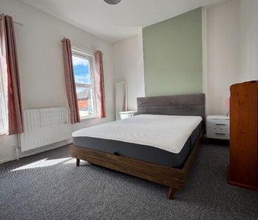 57 Lisburn Avenue, Belfast, BT9 7FX - Photo 1