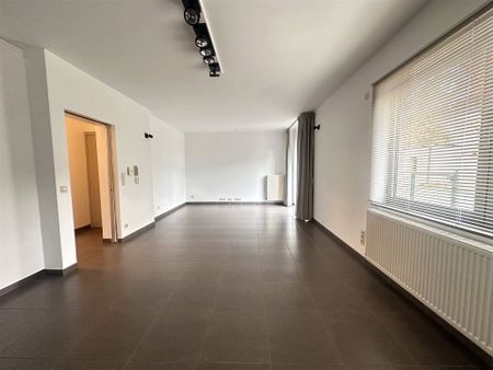 LICHTRIJK GELIJKVLOERS APPARTEMENT MET 2 SLAAPKAMERS EN RUIM TERRAS - Foto 4