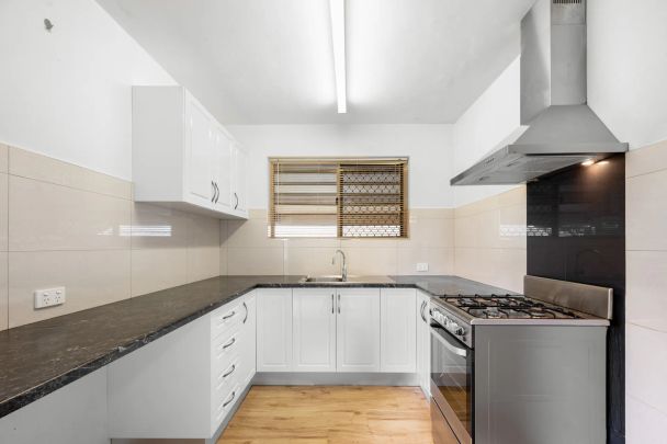 Stylish One-Bedroom Apartment in the Heart of Coorparoo - Photo 1