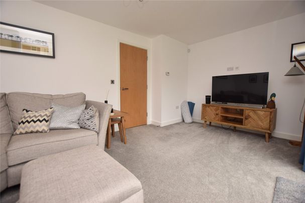 8, Asket Garth, Leeds, West Yorkshire, LS14 1JA - Photo 1