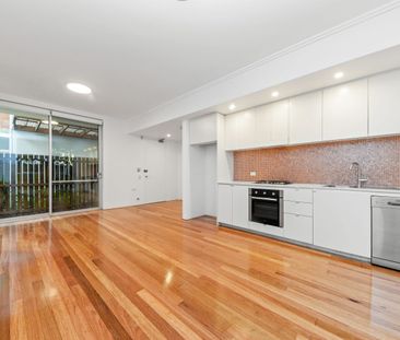 1 Bedroom Garden Apartment With a Study - Photo 2