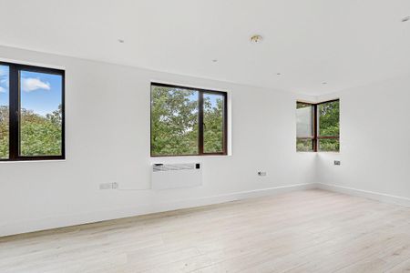 Falkirk Close, Hornchurch, RM11 - Photo 3
