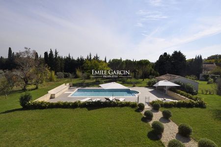 Belle maison rénovée à louer, Paradou, au calme - Photo 3