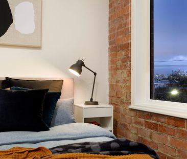 LIGHT AND STYLE WITH PERFECT PROPORTIONS! - Photo 4