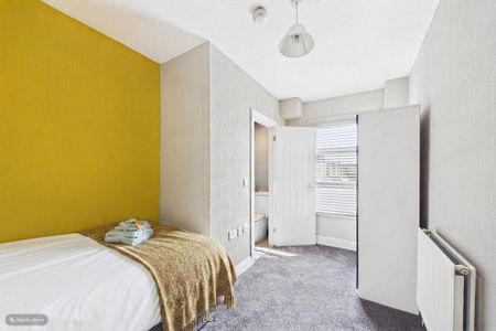 4 bedroom house of multiple occupation to rent - Photo 4