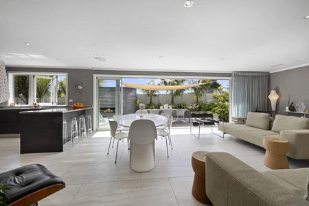 14D Chilman Street SHORT TERM, Strandon, New Plymouth - Photo 2