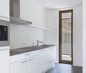 Appartement te huur in Antwerpen voor € 895 met 1 slaapkamer - Photo 2