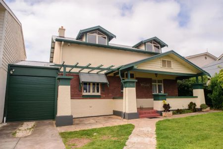 “BEAUTIFUL SEASIDE CHARACTER BUNGALOW” - Photo 2