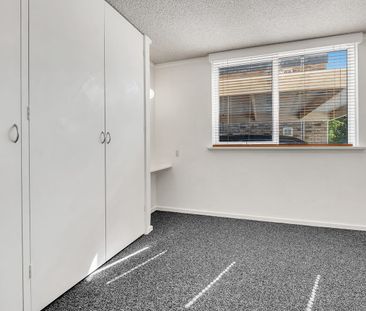 Freshly Painted, New Carpets, Large Courtyard - Photo 1