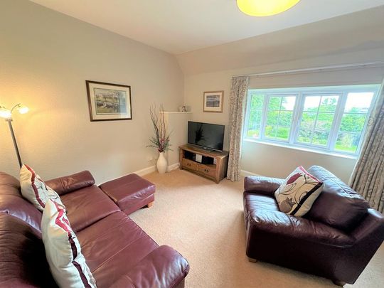 4 bedroom flat to rent - Photo 1