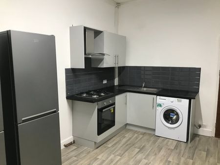 5 Bed Terraced House, Shrewsbury Road, E7 - Photo 5