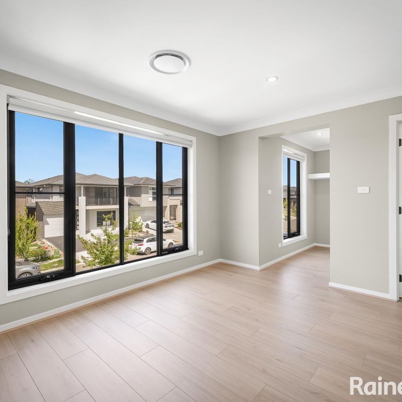 Brand New Four Bedroom Family Home In Prime Location! - Photo 1